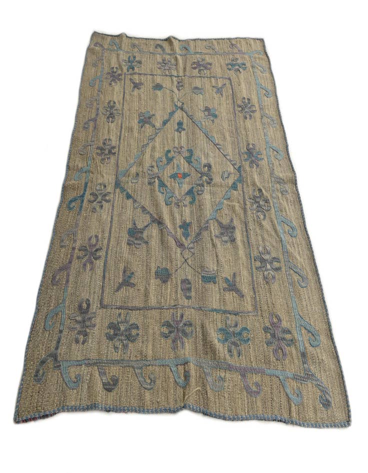 Detail image of 4' 9 x 6' 4 Hand Woven Kilim Suzani Wool Rug