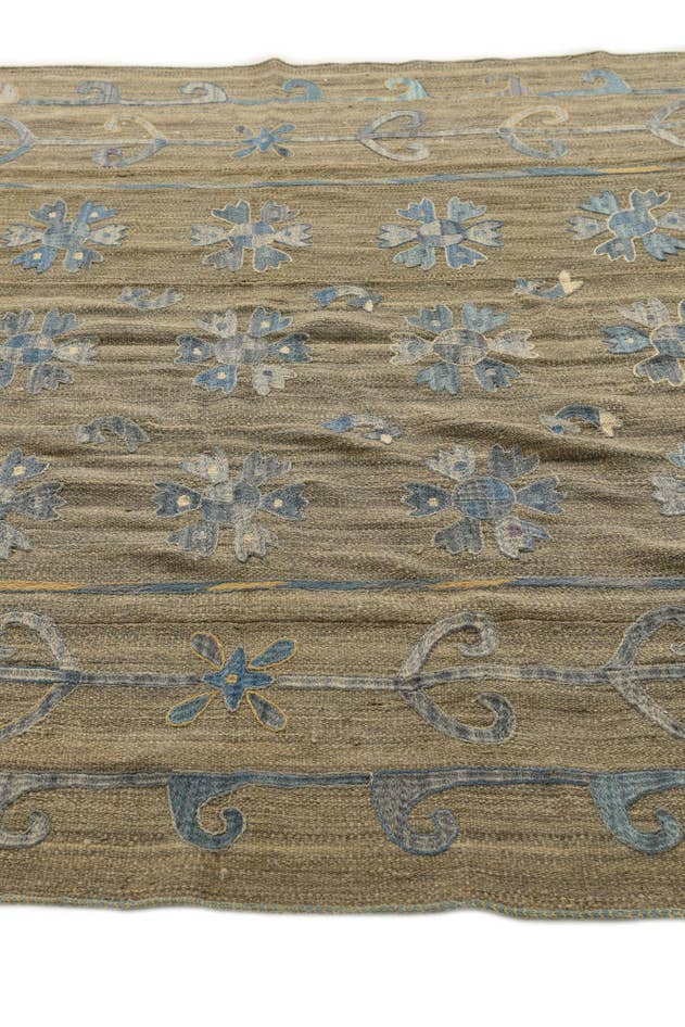 Detail image of 5' 9 x 7' 10 Hand Woven Kilim Suzani Wool Rug