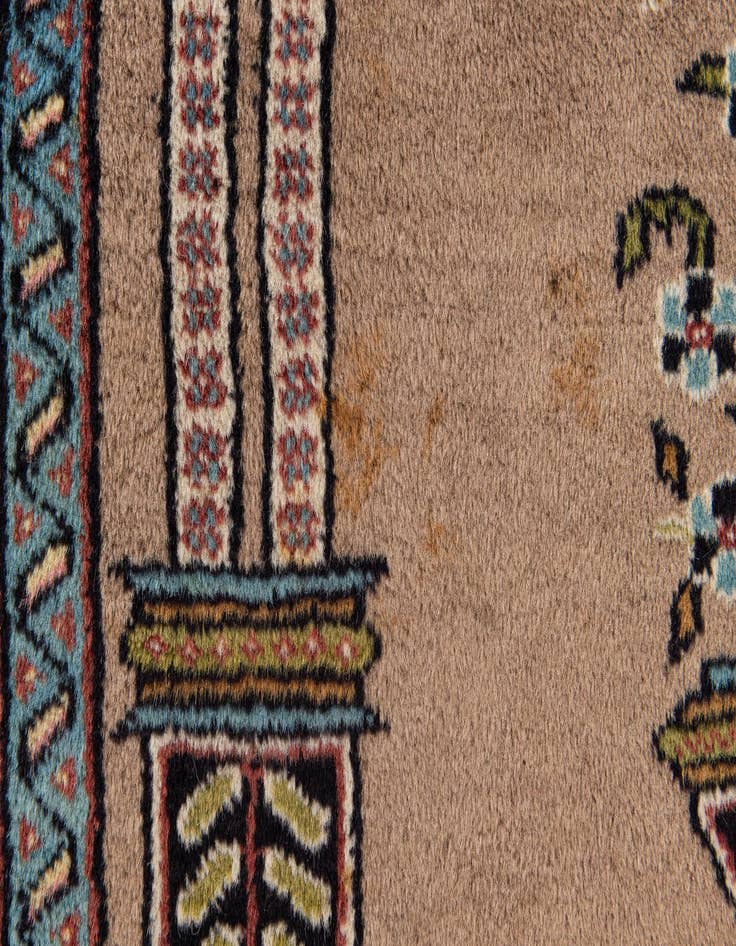 Detail image of 2' 8 x 4' 5  Hand Knotted Lahour Oriental Wool Rug