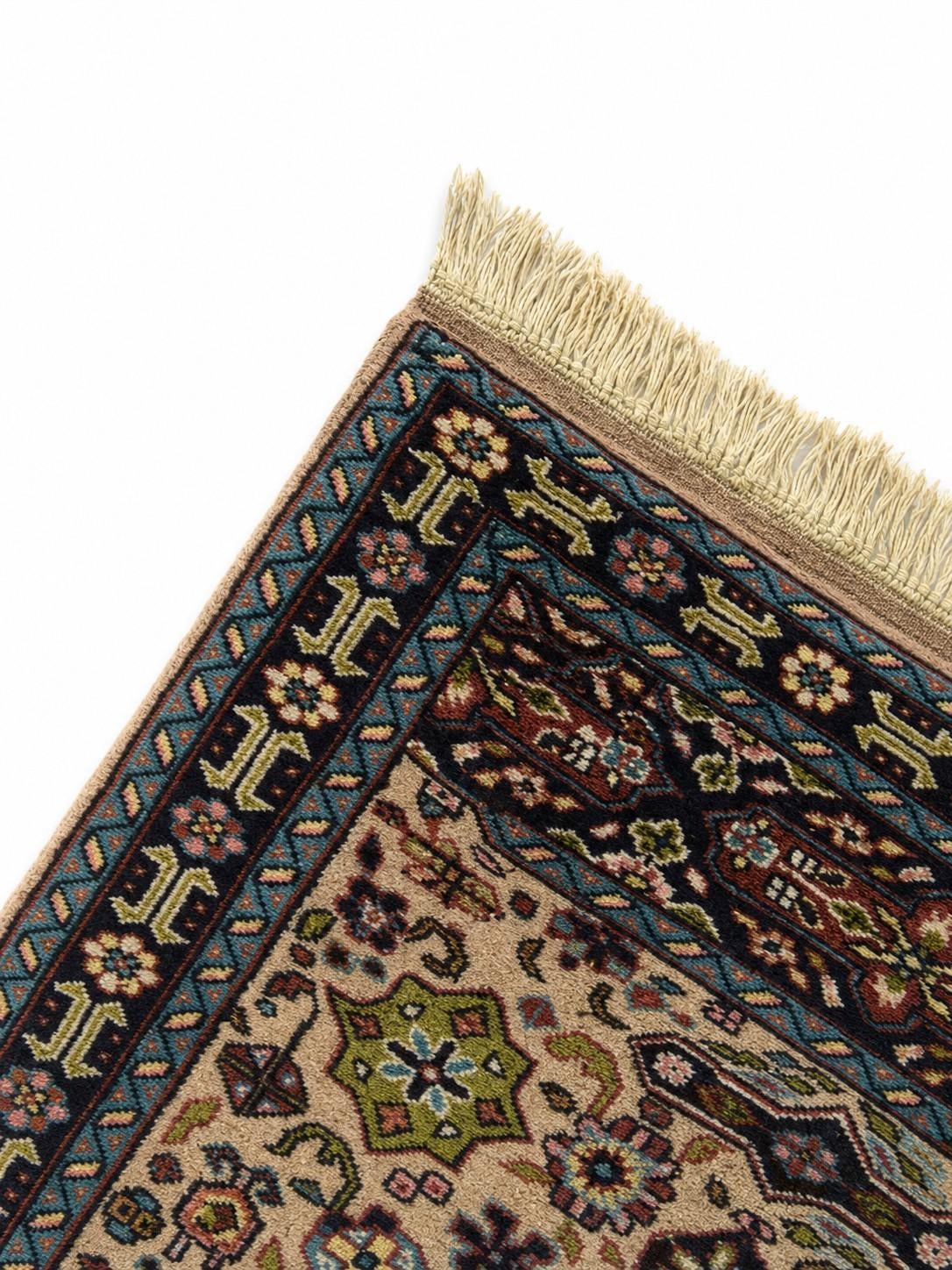 2' 8 x 4' 5 Hand Knotted Lahour Oriental Wool Rug