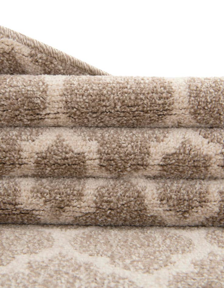 Detail image of 10' 8 x 16' 5 Lattice Rug