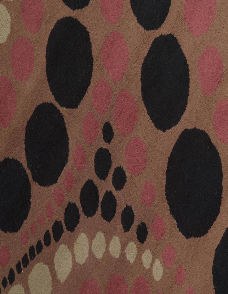 Detail image of 5' x 7' 10 Luna Rug