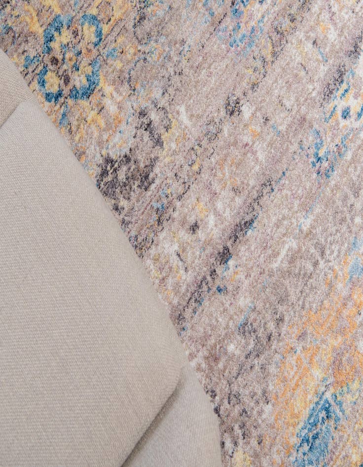 Detail image of 4' x 6' Madrid Rug