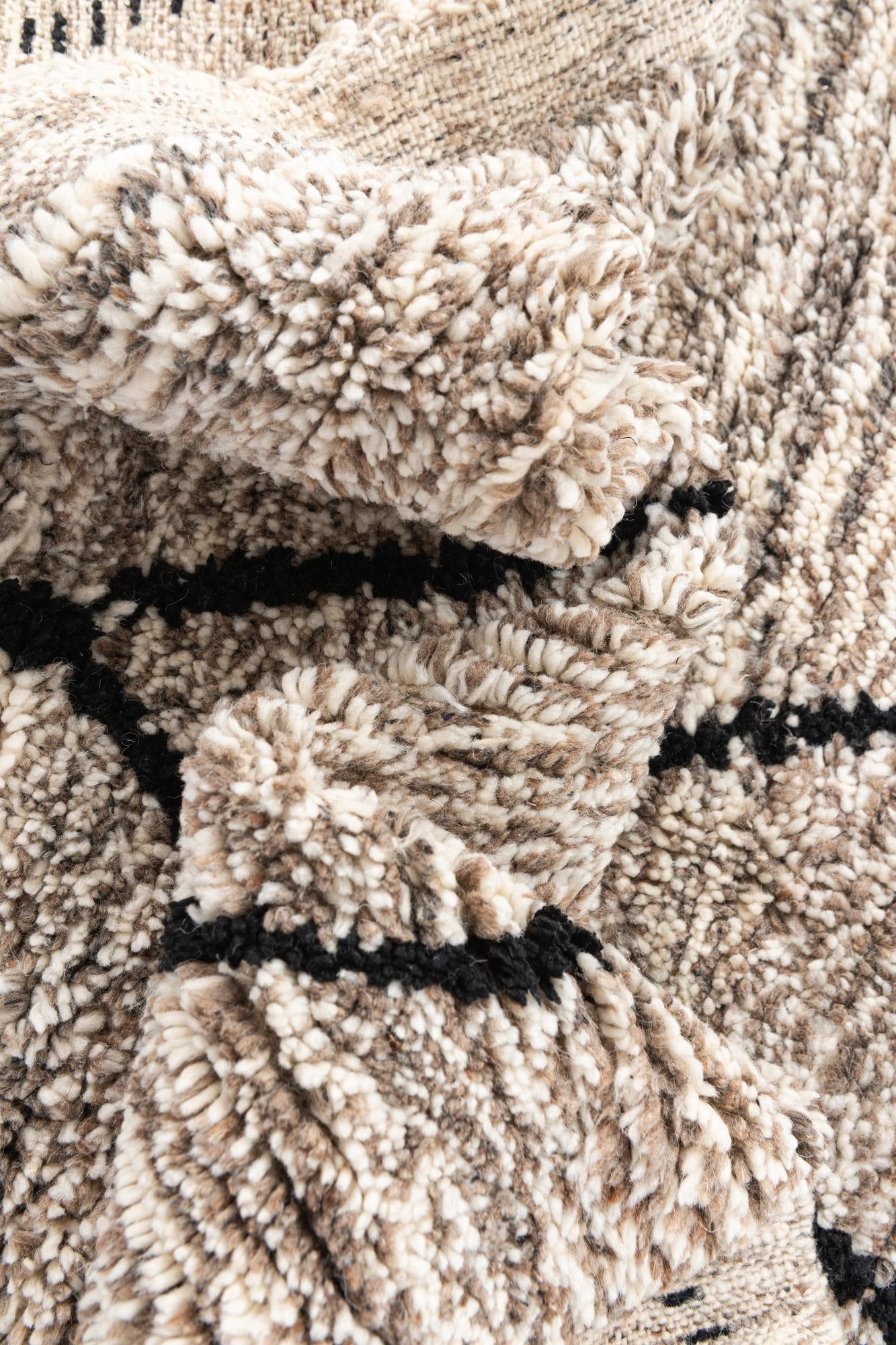 5' x 8' 6 Hand Knotted Moroccan Wool Rug
