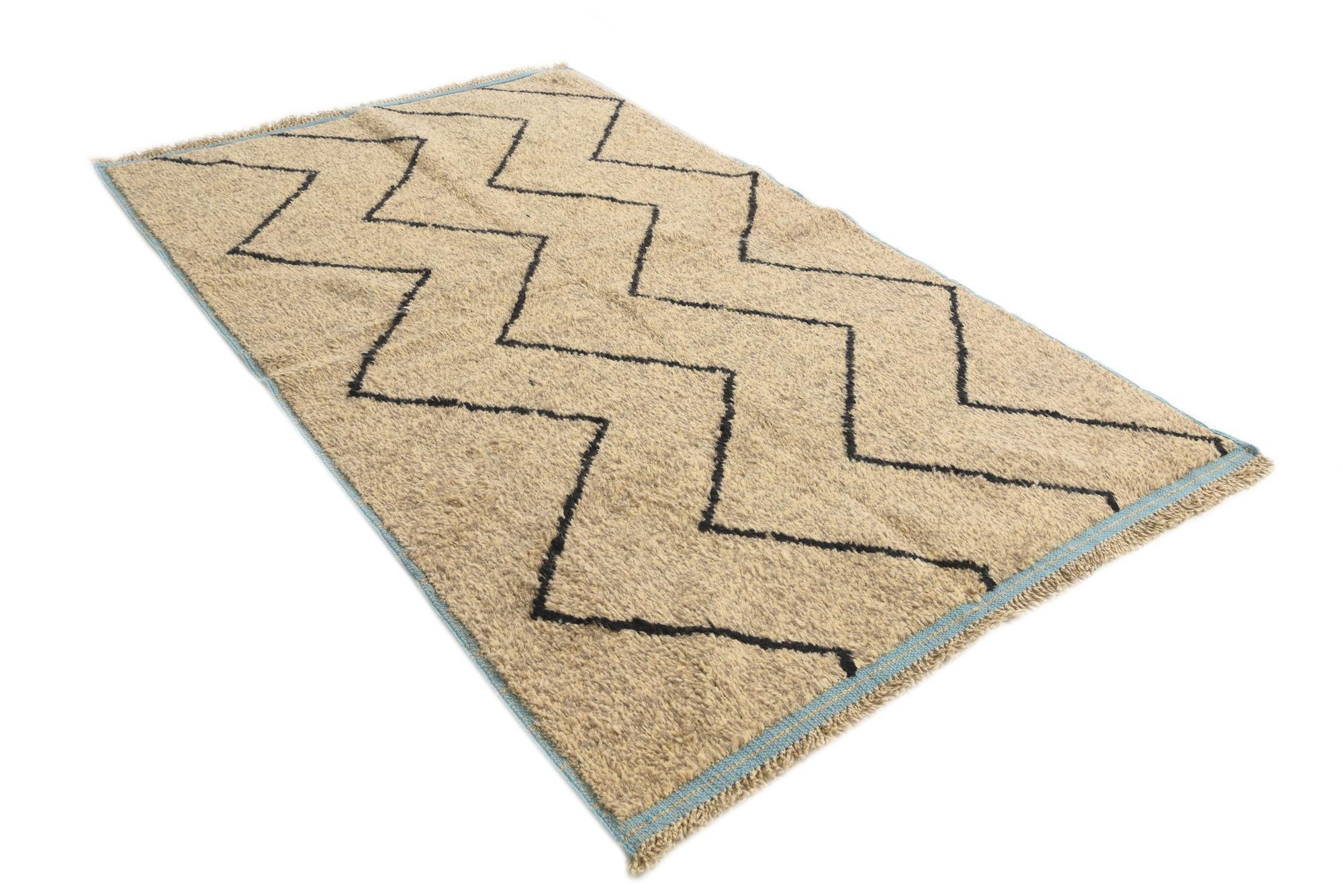 5' 1 x 8' 4 Hand Knotted Moroccan Wool Rug