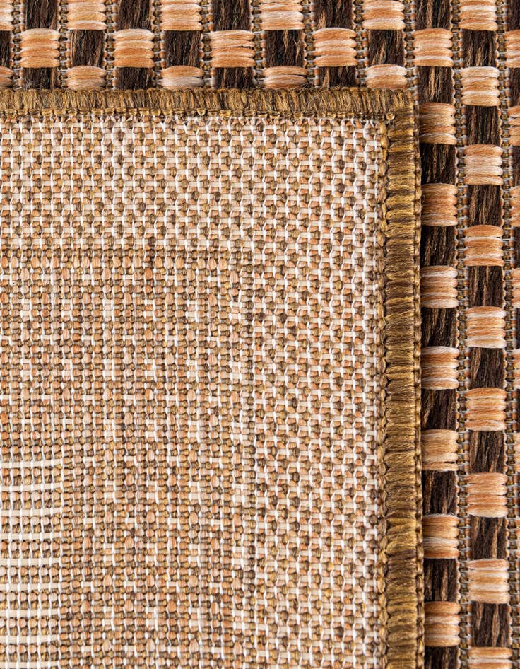 Detail image of 3' 3 x 5' Easy-Clean Border Indoor / Outdoor Rug