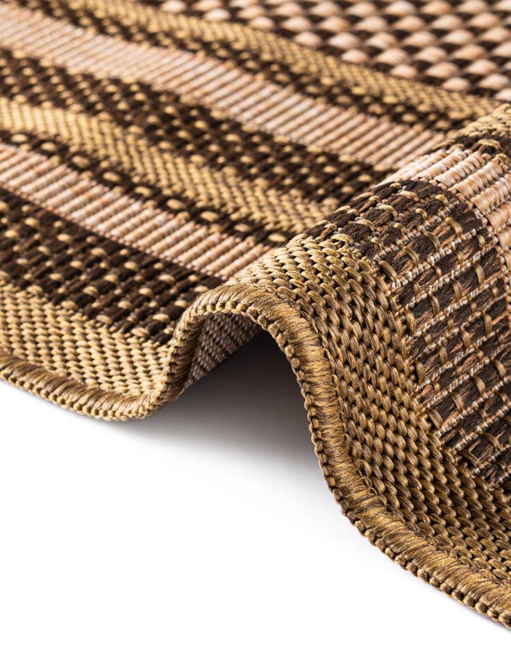 Detail image of 3' 3 x 5' Easy-Clean Border Indoor / Outdoor Rug