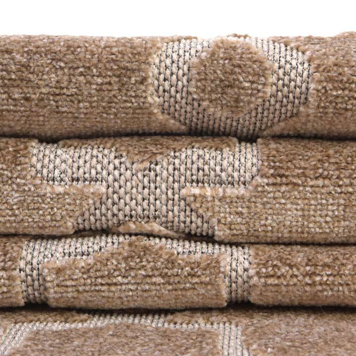 7' x 10' Easy-Clean Lattice Indoor / Outdoor Rug