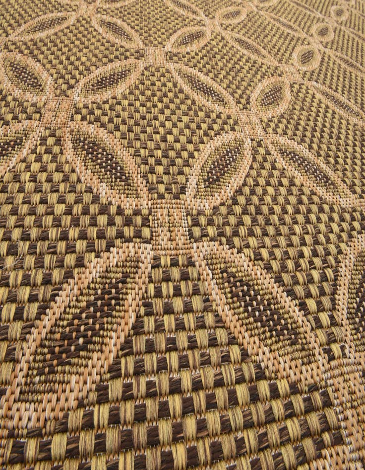 Detail image of 6' x 9' Easy-Clean Lattice Indoor / Outdoor Rug