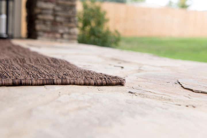 4' x 6' Easy-Clean Solid Indoor / Outdoor Rug
