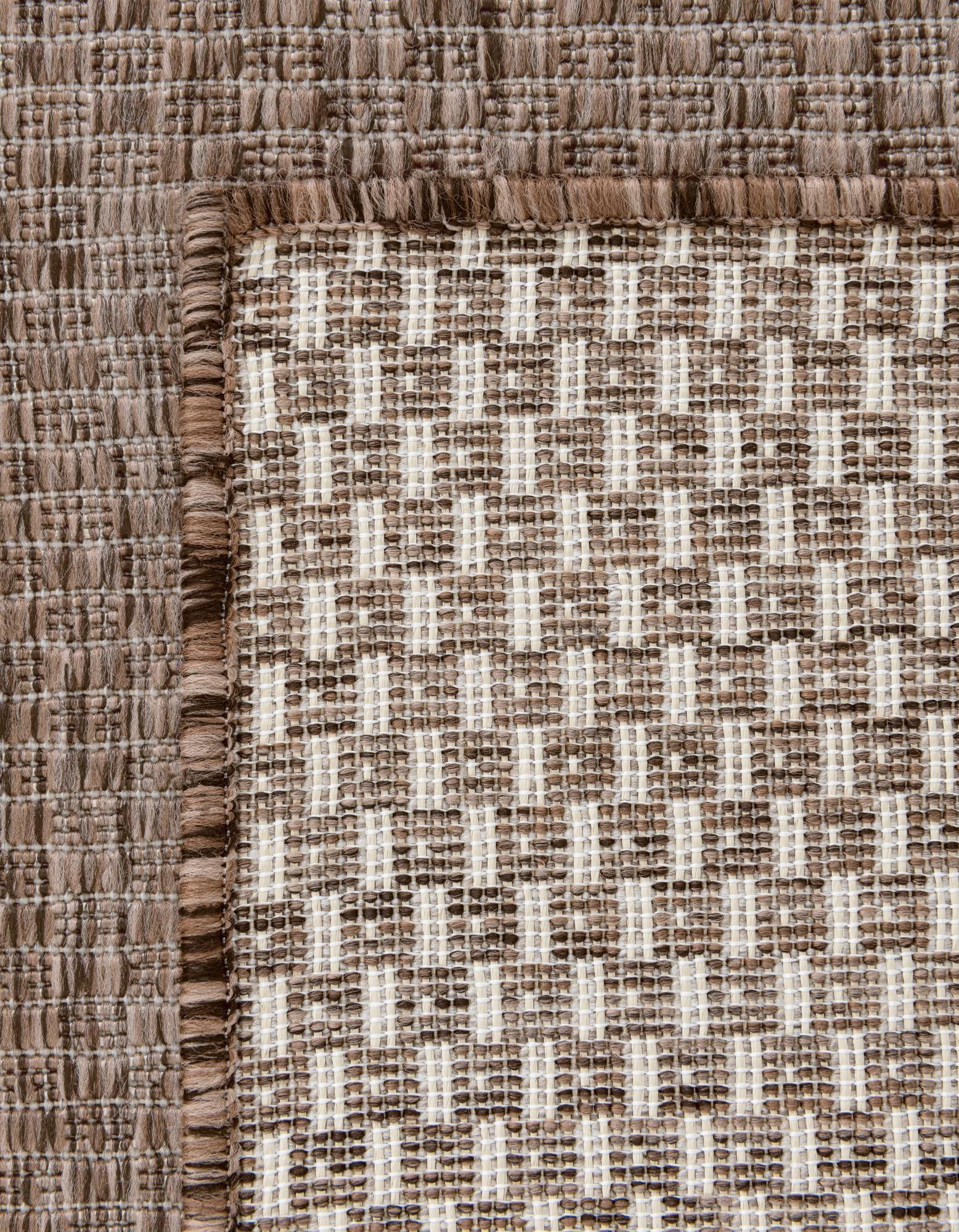 4' x 6' Easy-Clean Solid Indoor / Outdoor Rug