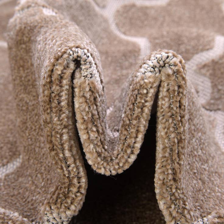 Detail image of 7' x 10' Easy-Clean Trellis Indoor / Outdoor Rug