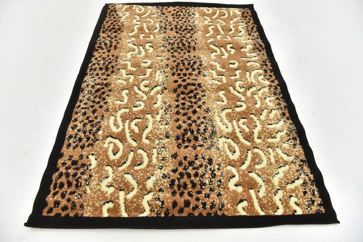 Detail image of 3' 10 x 5' 6 Safari Rug