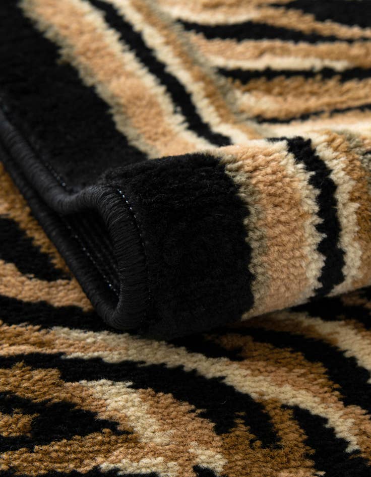 Detail image of 5' 3 x 8' Safari Rug