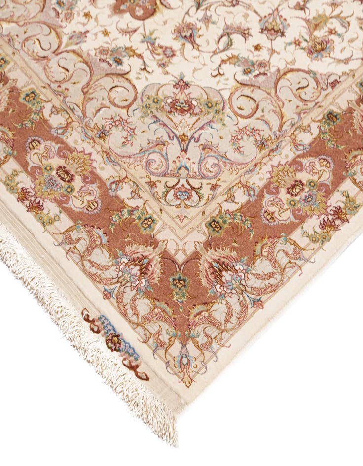 Detail image of 4' 11 x 7' Tabriz Rug