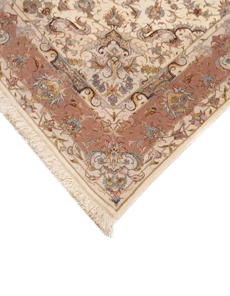 Detail image of 4' 10 x 6' 6 Tabriz Rug