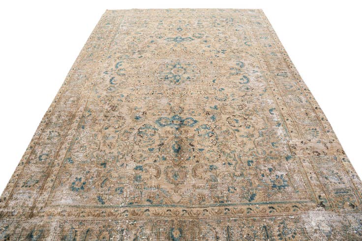 Detail image of 6' x 8' 7 Hand Knotted Ultra Vintage Wool Rug