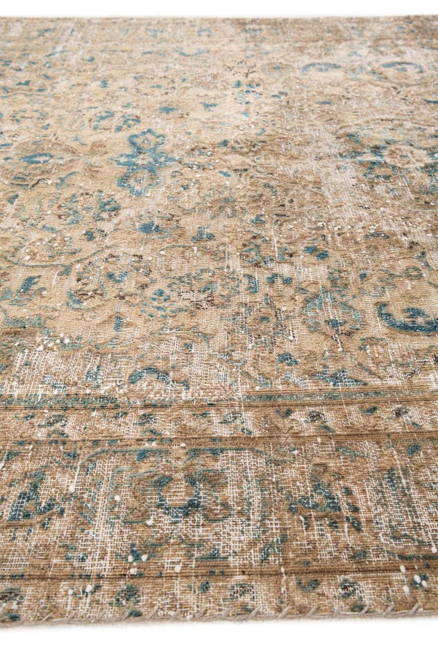 Detail image of 6' x 8' 7 Hand Knotted Ultra Vintage Wool Rug