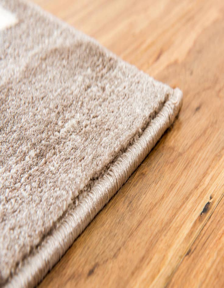 Detail image of Jill Zarin 5' x 8' Uptown Rug