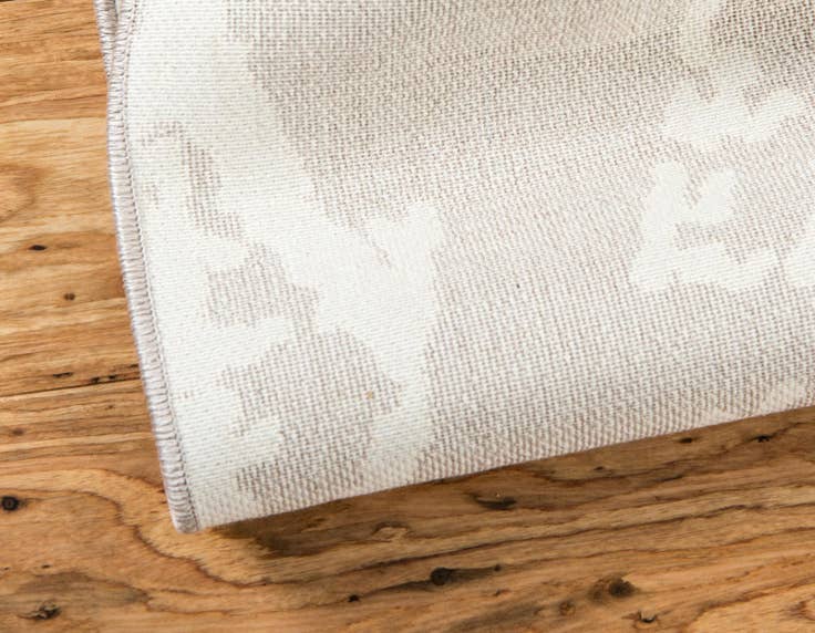 Detail image of Jill Zarin 5' x 8' Uptown Rug