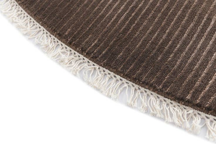 Detail image of 6' 6 x 6' 6 Hand Knotted Darya Wool Round Rug