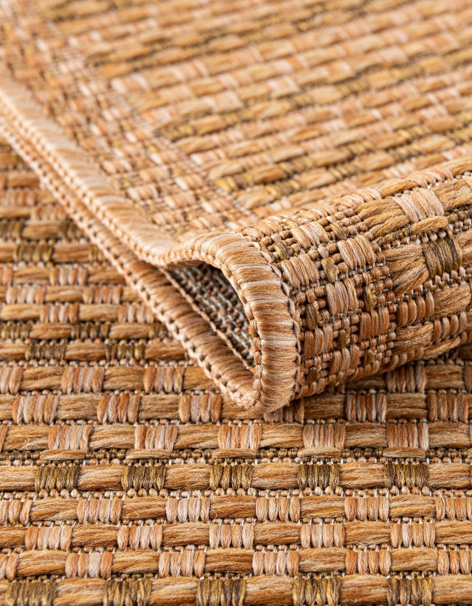 7' 10 x 7' 10 Easy-Clean Border Indoor / Outdoor Round Rug