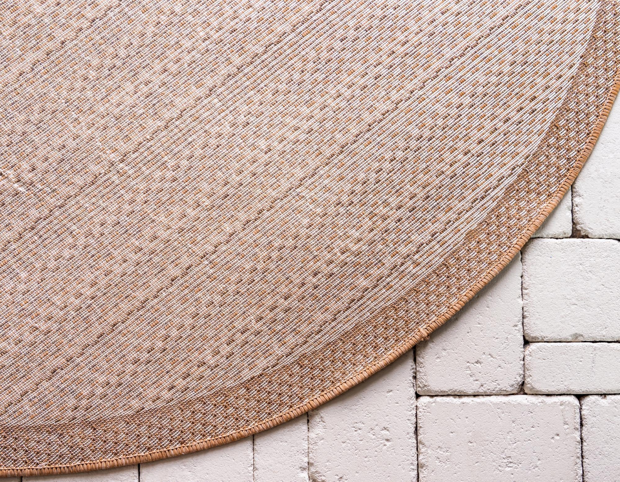 7' 10 x 7' 10 Easy-Clean Border Indoor / Outdoor Round Rug