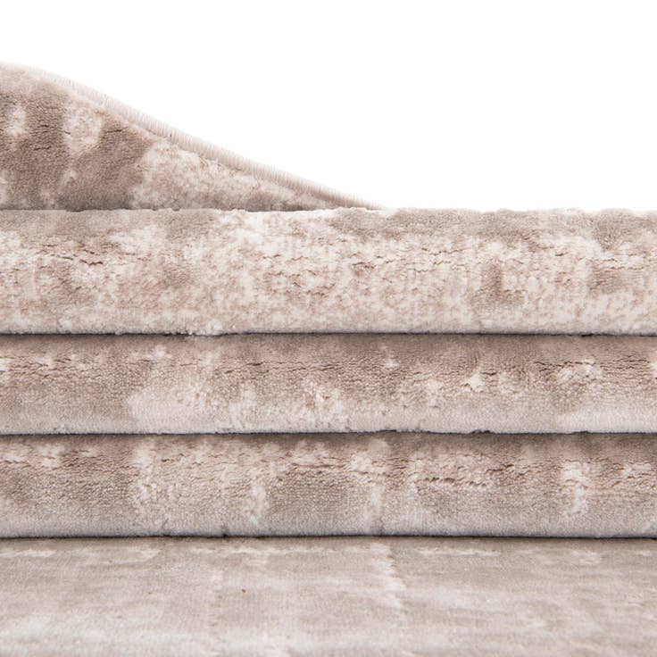 Detail image of Jill Zarin 8' x 8' Uptown Lexington Avenue Round Rug