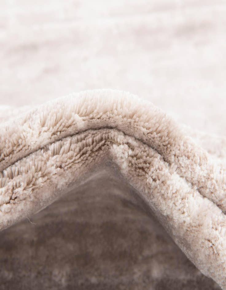 Detail image of 5' 3 x 5' 3 Uptown Lexington Avenue Round Rug