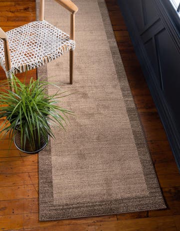2' 7 x 10' Angelica Runner Rug