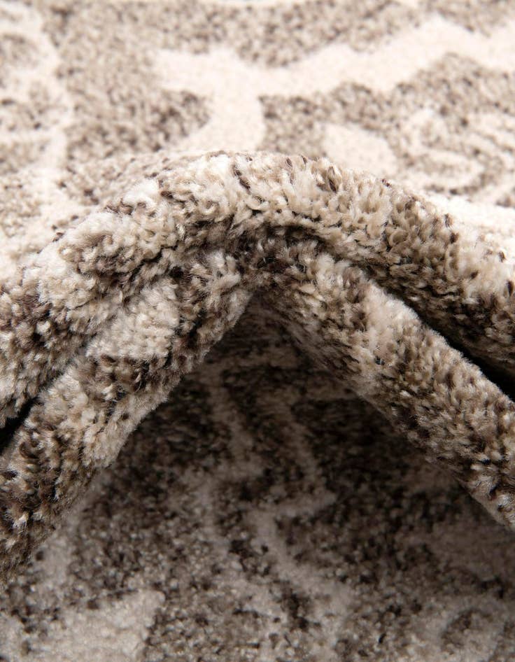 Detail image of 2' 7 x 10' Damask Runner Rug