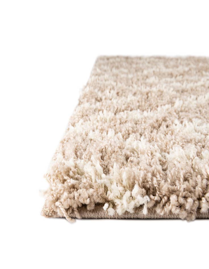 Detail image of 2' 7 x 10' Lattice Shag Runner Rug