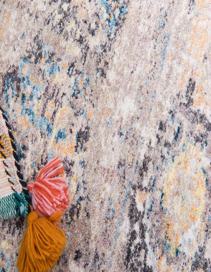 Detail image of 2' 7 x 8' 2 Madrid Runner Rug