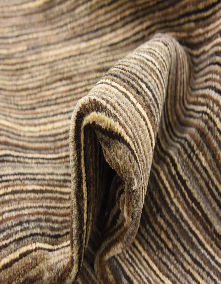 Detail image of 2' 6 x 9' 8 Modern Ziegler Runner Rug