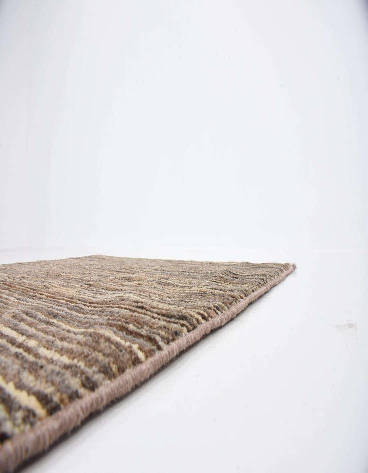 Detail image of 2' 6 x 9' 8 Modern Ziegler Runner Rug