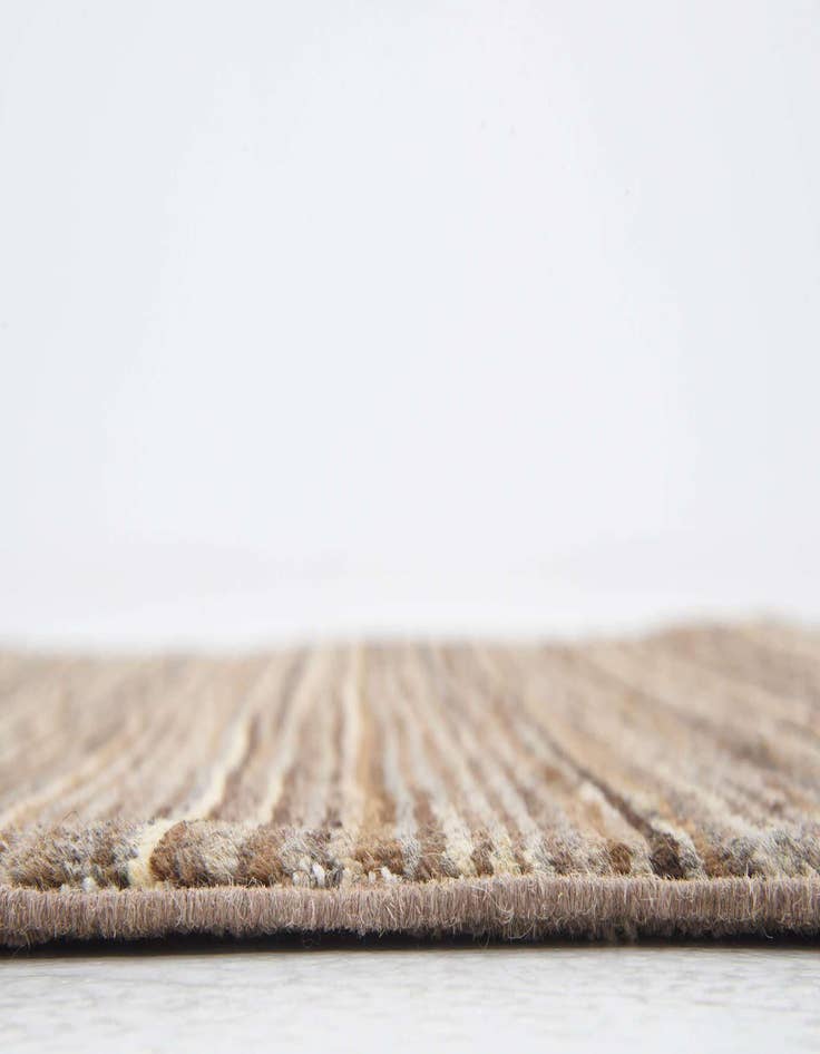 Detail image of 2' 6 x 9' 8 Modern Ziegler Runner Rug