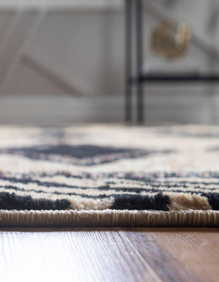 Detail image of 2' 7 x 10' Safari Runner Rug