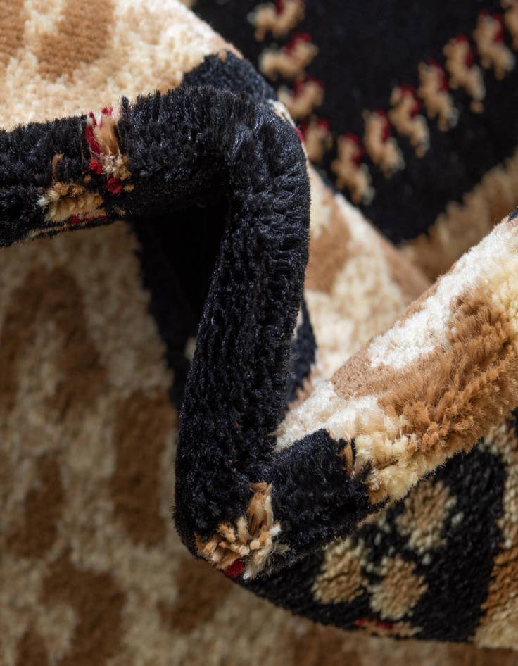 Detail image of 2' 7 x 10' Safari Runner Rug