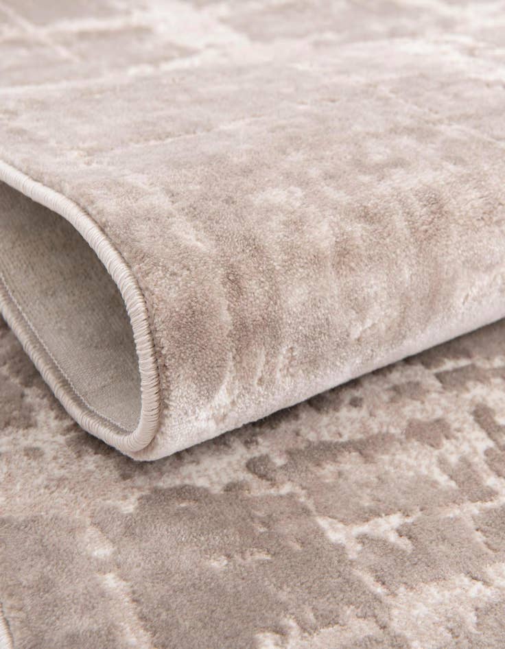 Detail image of 2' 2 x 6' Uptown Lexington Avenue Runner Rug