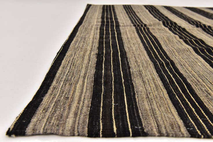 Detail image of 6' x 7' 2 Hand Woven Kilim Modern Wool Square Rug