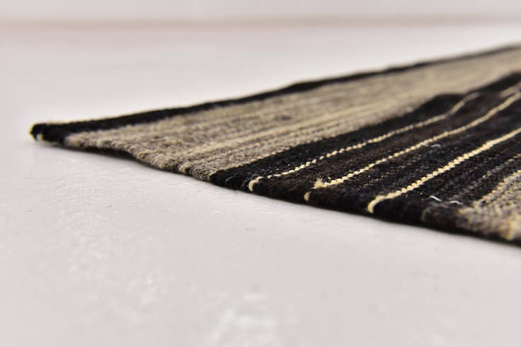 Detail image of 6' x 7' 2 Hand Woven Kilim Modern Wool Square Rug