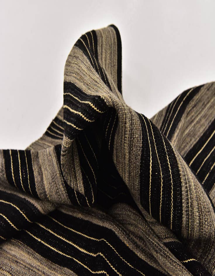 Detail image of 6' x 7' 2  Hand Woven Kilim Modern Wool Square Rug