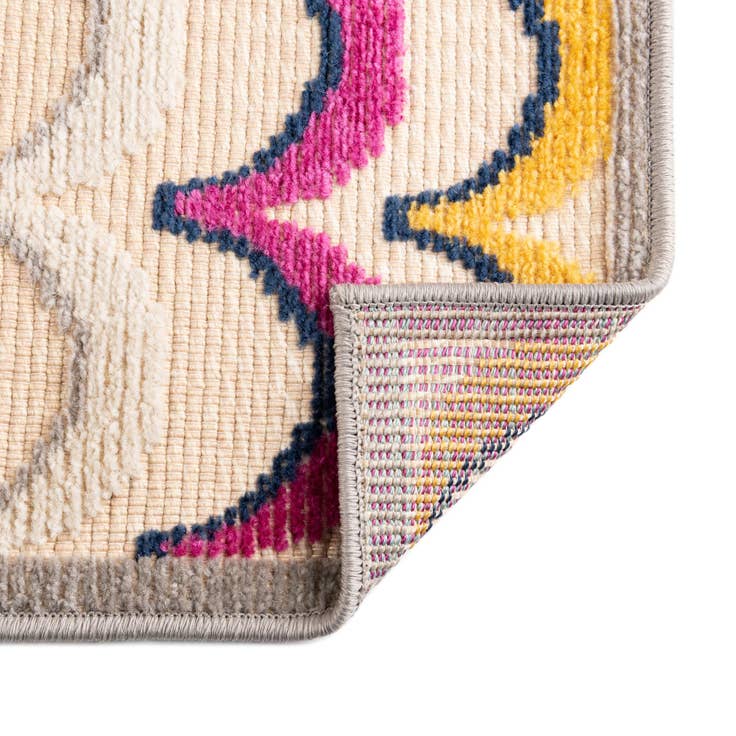 Detail image of 5' 3 x 7' 7 Easy-Clean Indoor / Outdoor Rug