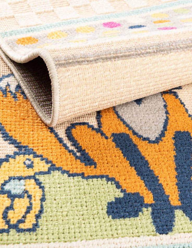 Detail image of 5' 3 x 7' 7 Easy-Clean Indoor / Outdoor Rug
