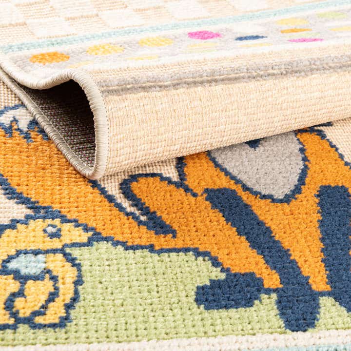 5' 3 x 7' 7 Easy-Clean Indoor / Outdoor Rug
