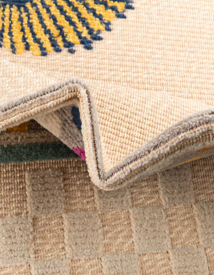 Detail image of 5' 3 x 7' 7  Washable  Indoor / Outdoor Rug