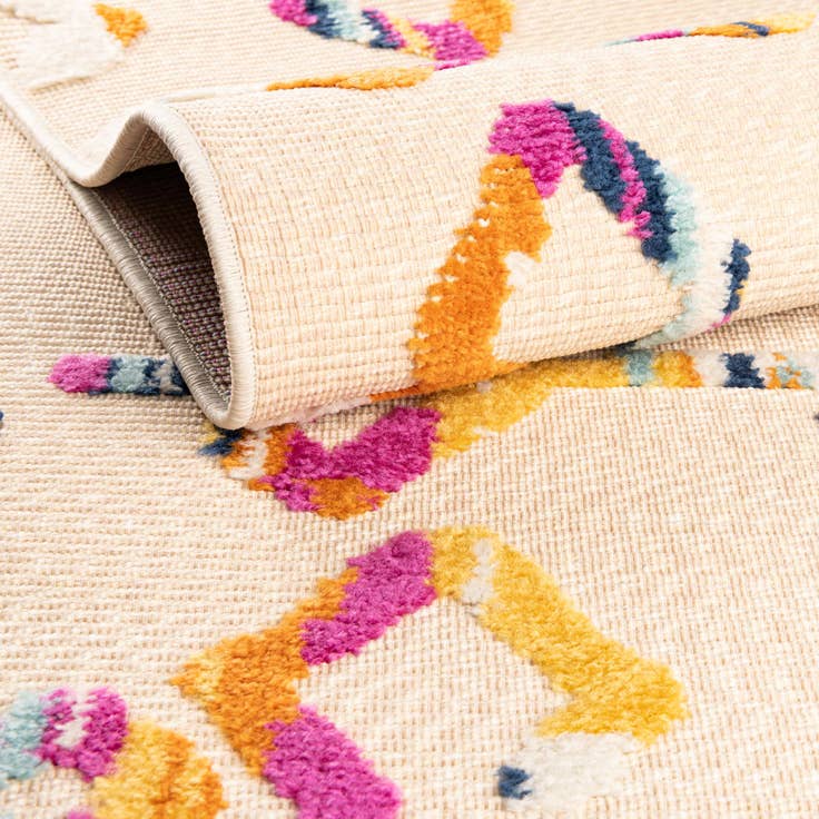 Detail image of 5' 3 x 7' 7 Easy-Clean Indoor / Outdoor Rug
