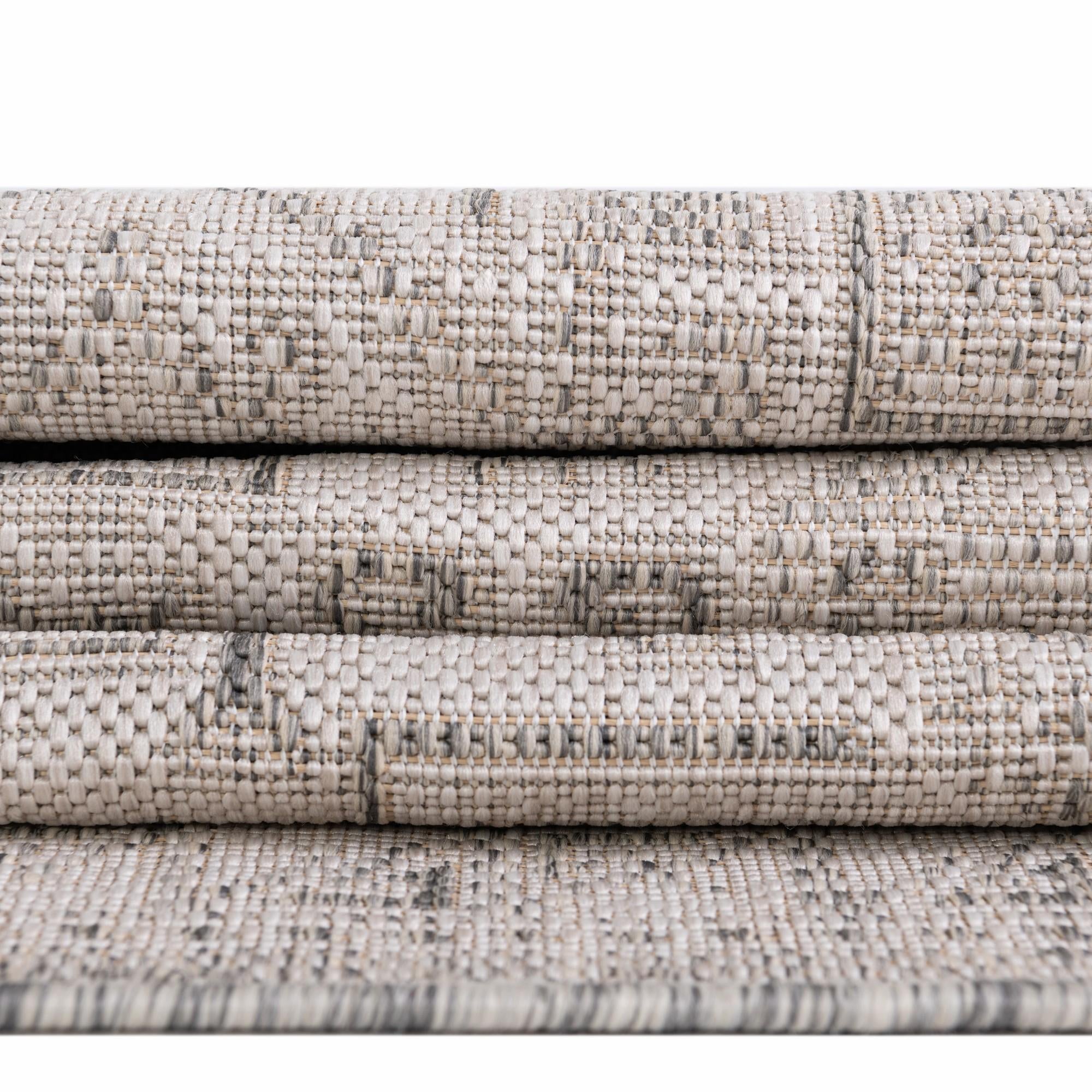 7' 10 x 7' 10 Easy-Clean Aztec Indoor / Outdoor Octagon Rug