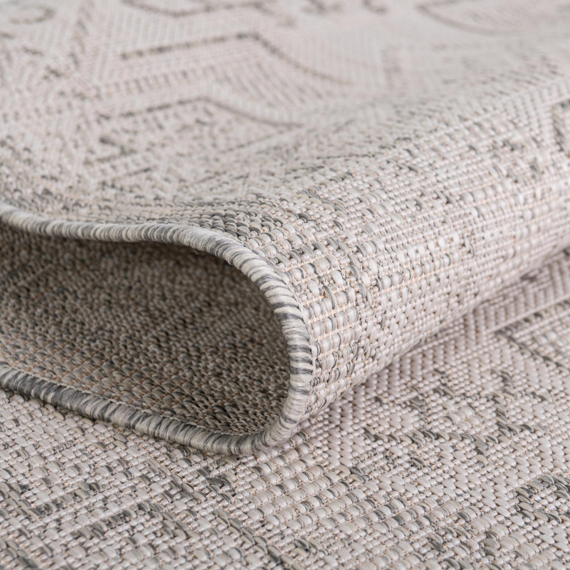 7' 10 x 7' 10 Easy-Clean Aztec Indoor / Outdoor Octagon Rug