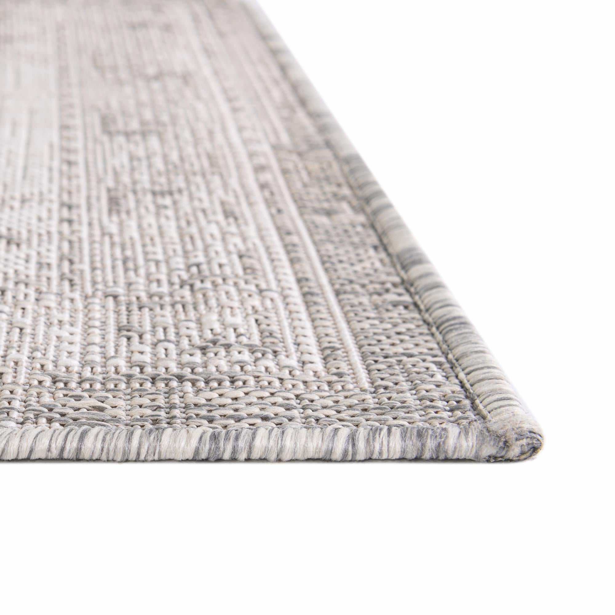 7' 10 x 7' 10 Easy-Clean Aztec Indoor / Outdoor Octagon Rug